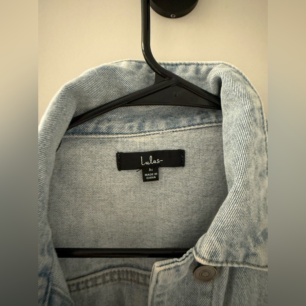 Lulus Lalah Light Wash Oversized Denim Jacket Blue - Size M - Picture 3 of 6
